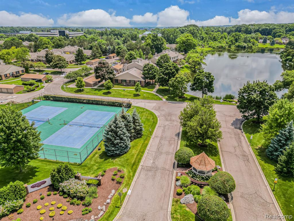 22260 PONDVIEW, Novi, MI — Photo 3