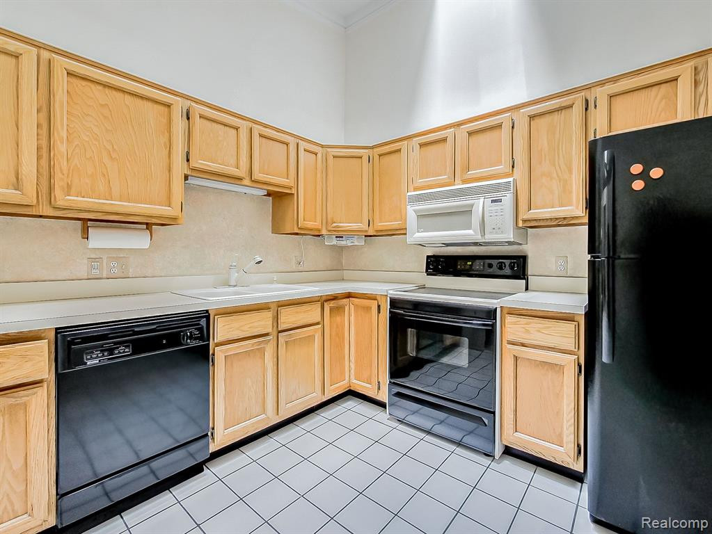 22260 PONDVIEW, Novi, MI — Photo 4