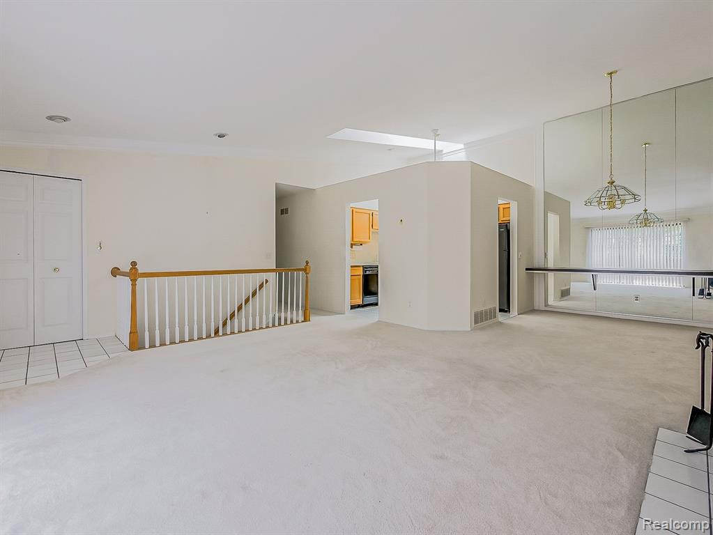 22260 PONDVIEW, Novi, MI — Photo 8