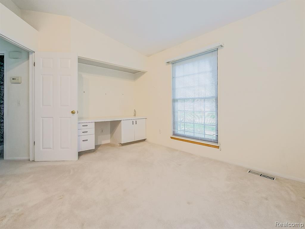 22260 PONDVIEW, Novi, MI — Photo 11