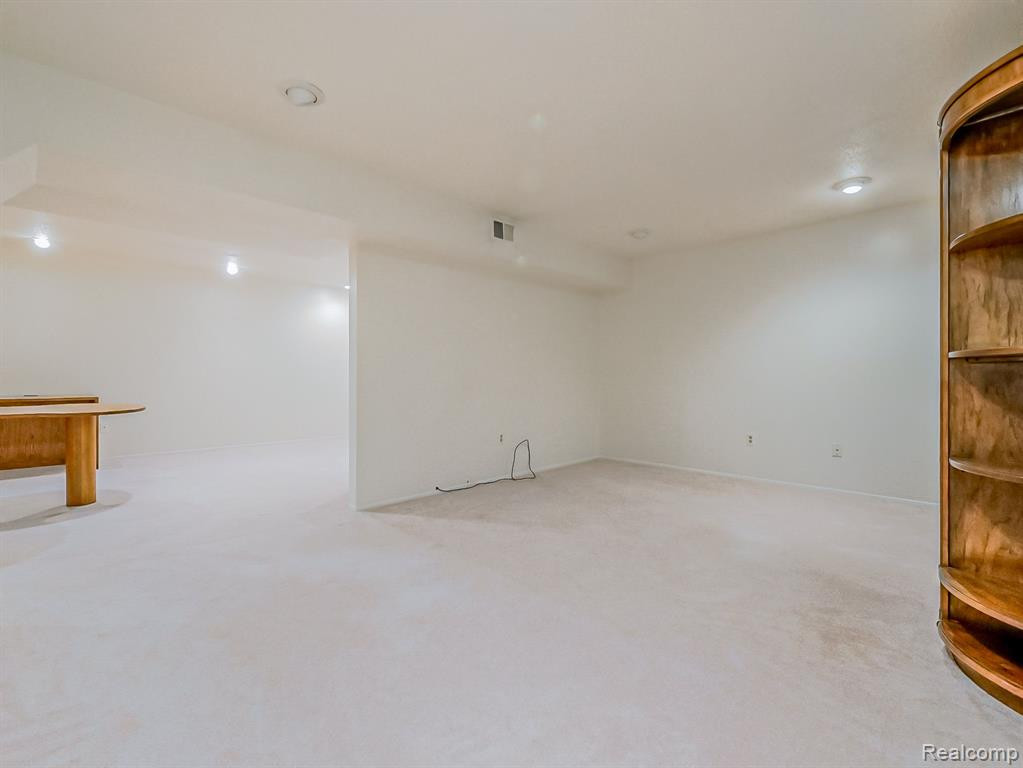 22260 PONDVIEW, Novi, MI — Photo 12