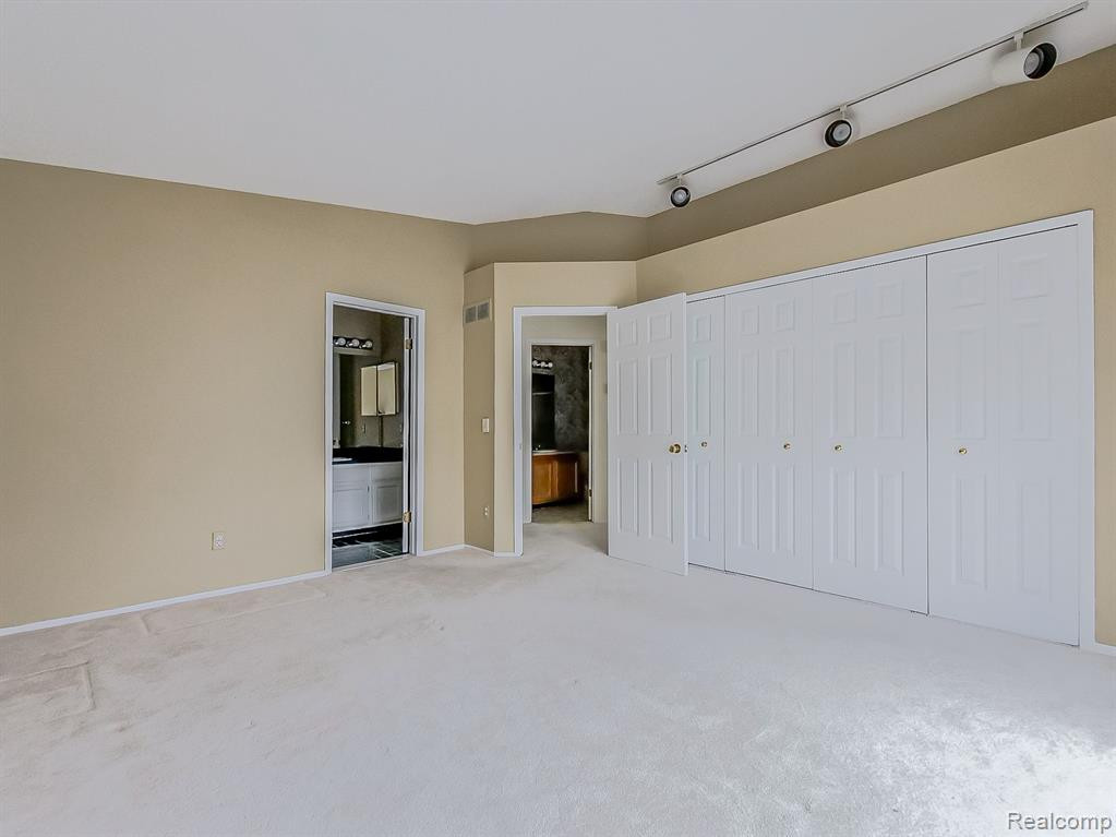 22260 PONDVIEW, Novi, MI — Photo 13