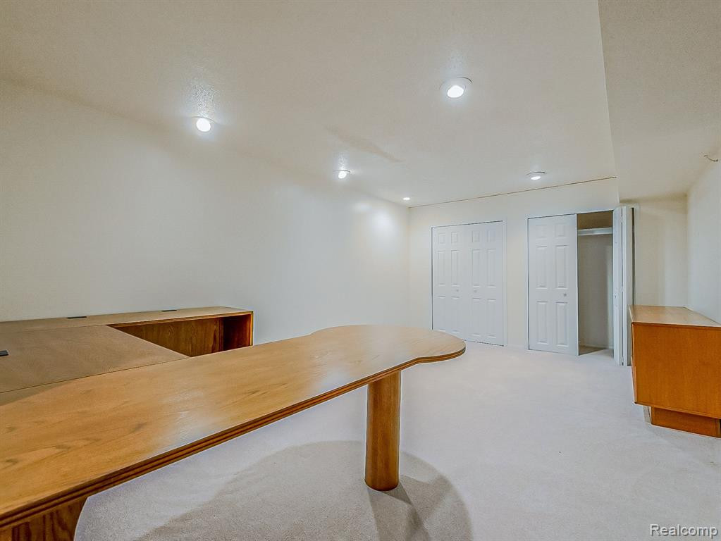22260 PONDVIEW, Novi, MI — Photo 14