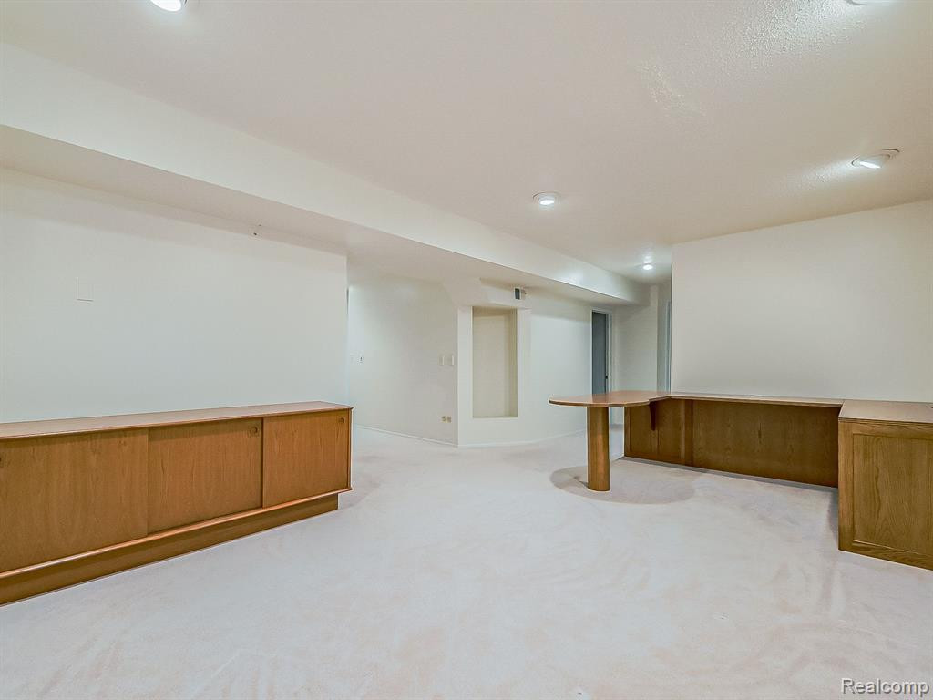 22260 PONDVIEW, Novi, MI — Photo 15