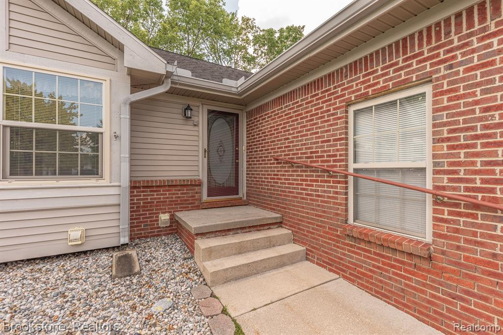 9056 COLONY PARK Drive, Ypsilanti, MI 48197 — Photo 3