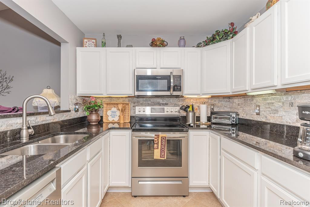 9056 COLONY PARK Drive, Ypsilanti, MI 48197 — Photo 6