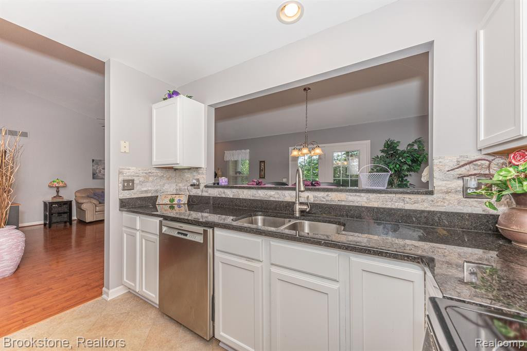 9056 COLONY PARK Drive, Ypsilanti, MI 48197 — Photo 8