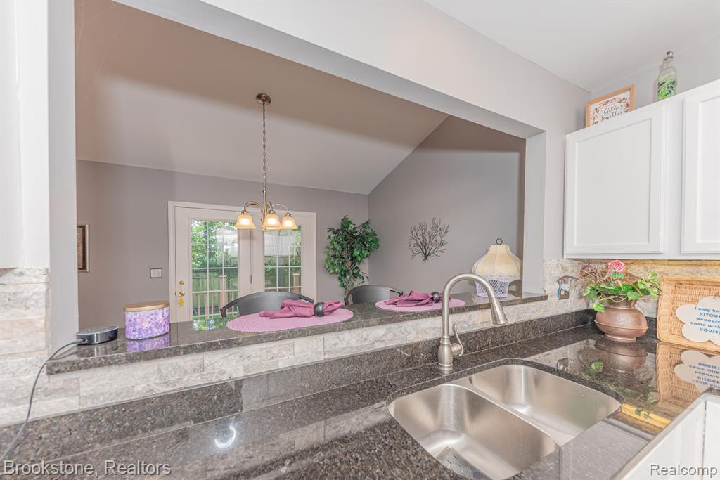 9056 COLONY PARK Drive, Ypsilanti, MI 48197 — Photo 10