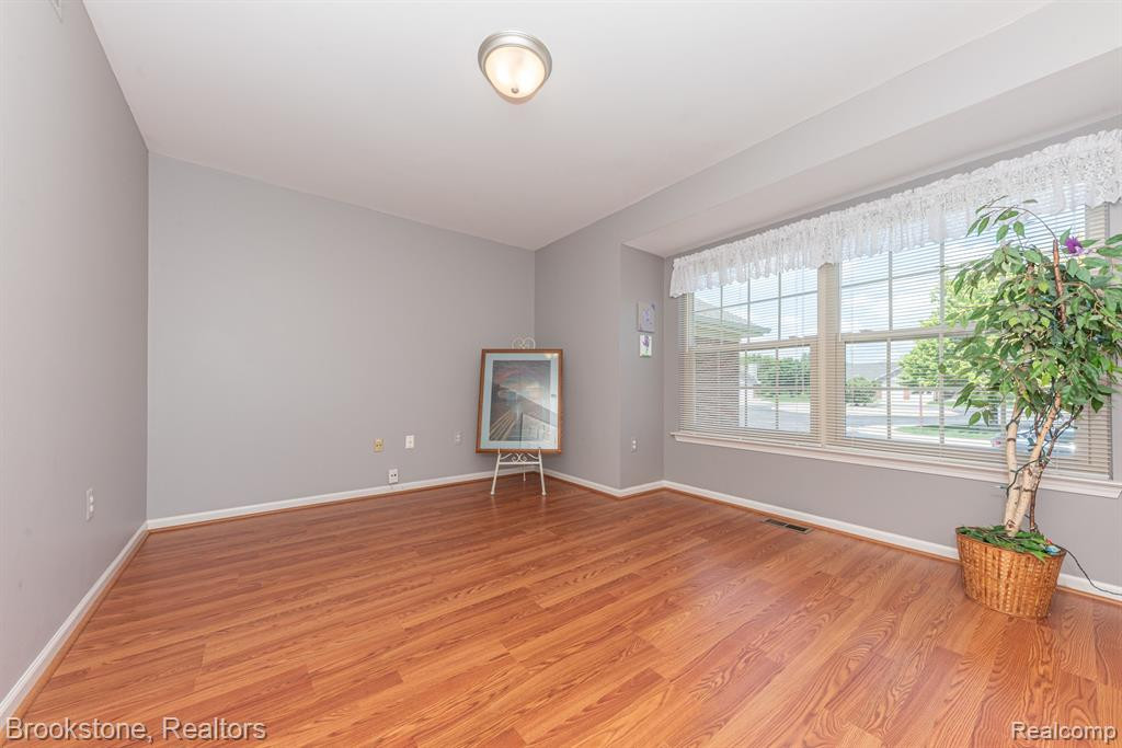 9056 COLONY PARK Drive, Ypsilanti, MI 48197 — Photo 20