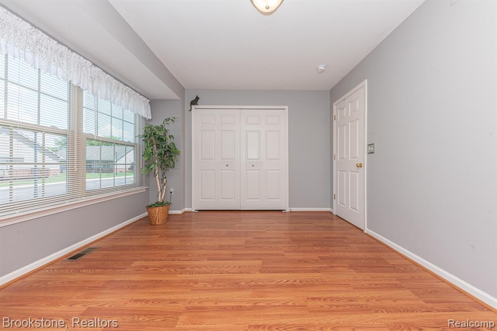9056 COLONY PARK Drive, Ypsilanti, MI 48197 — Photo 21