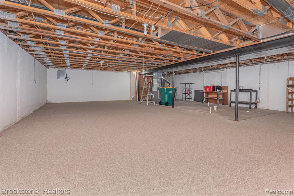 9056 COLONY PARK Drive, Ypsilanti, MI 48197 — Photo 31