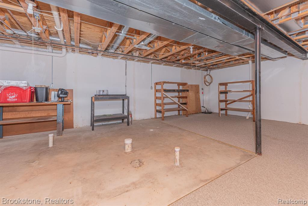 9056 COLONY PARK Drive, Ypsilanti, MI 48197 — Photo 32