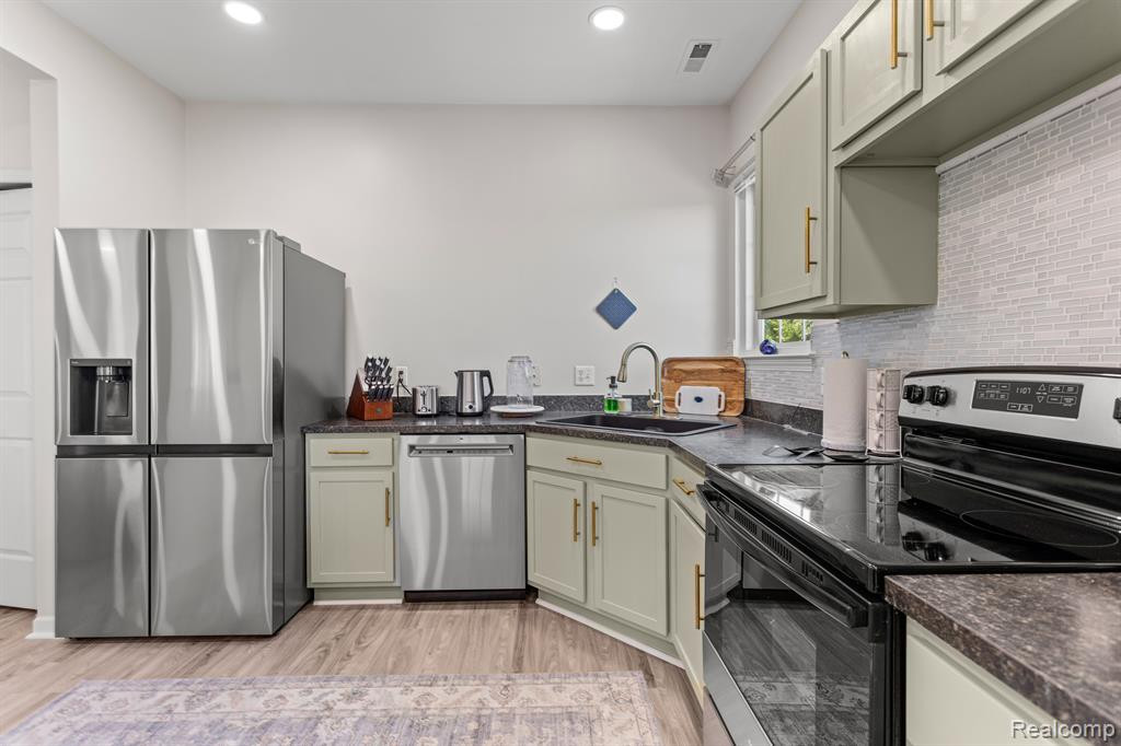 300 CHERRY STONE Drive, Canton, MI 48188 — Photo 12