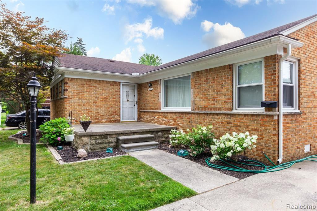 6354 KOLB Avenue, Allen Park, MI 48101 — Photo 3