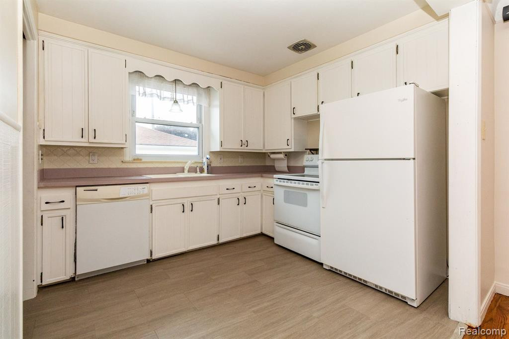 6354 KOLB Avenue, Allen Park, MI 48101 — Photo 9