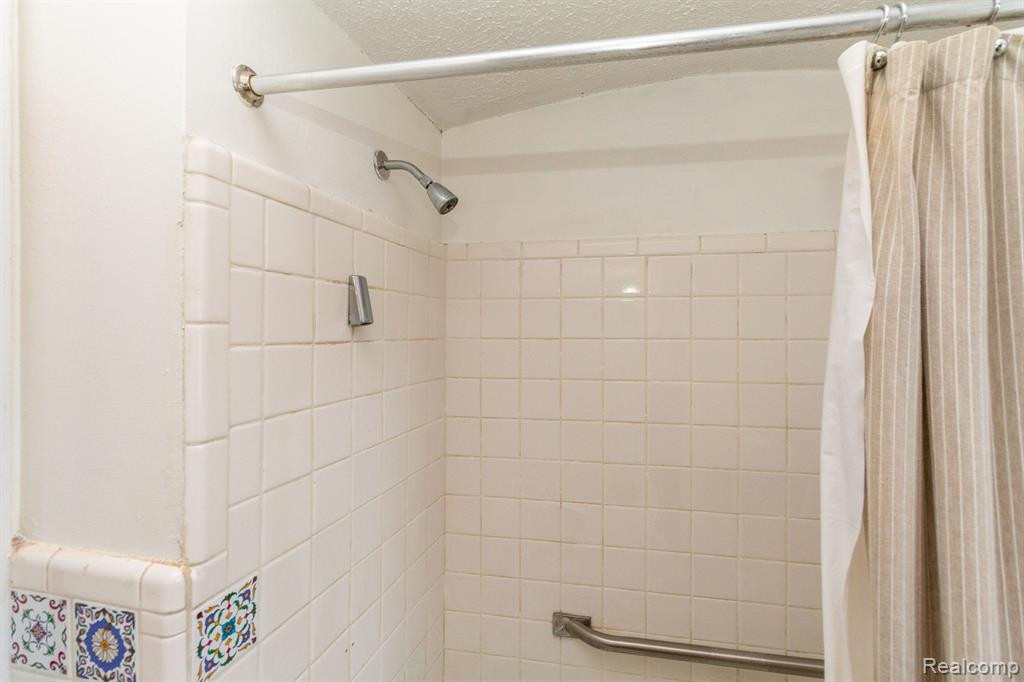 6354 KOLB Avenue, Allen Park, MI 48101 — Photo 16