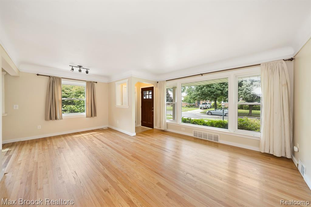 716 E LA SALLE Avenue, Royal Oak, MI 48073 — Photo 4