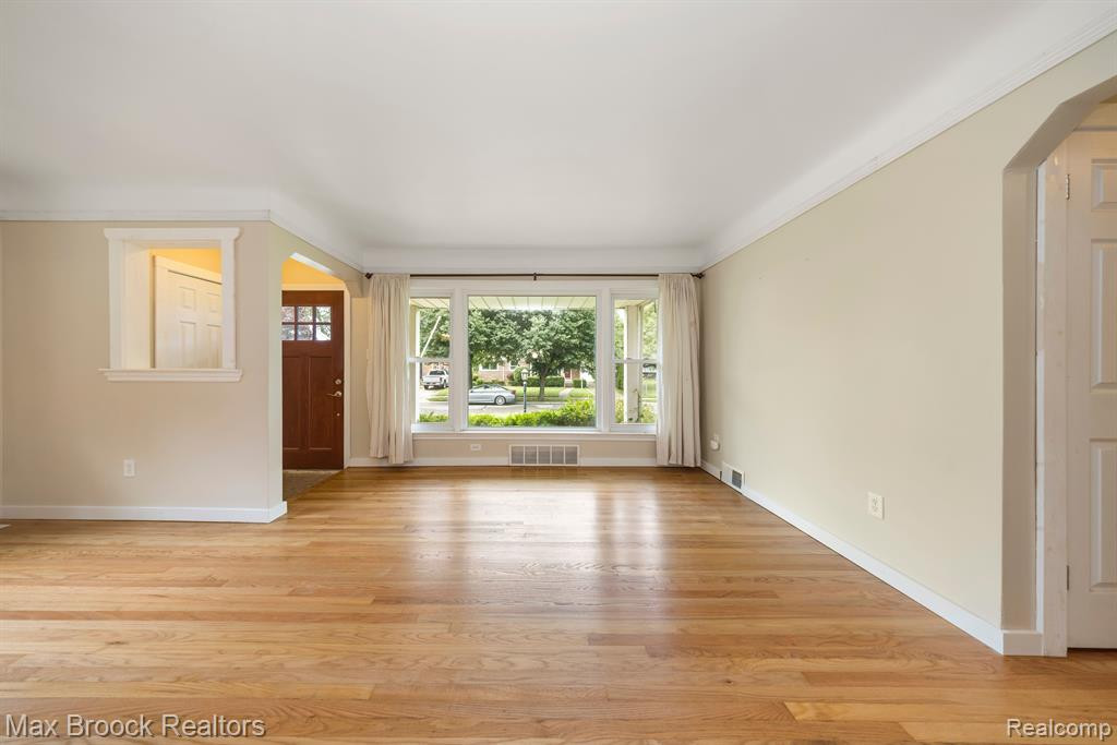 716 E LA SALLE Avenue, Royal Oak, MI 48073 — Photo 5