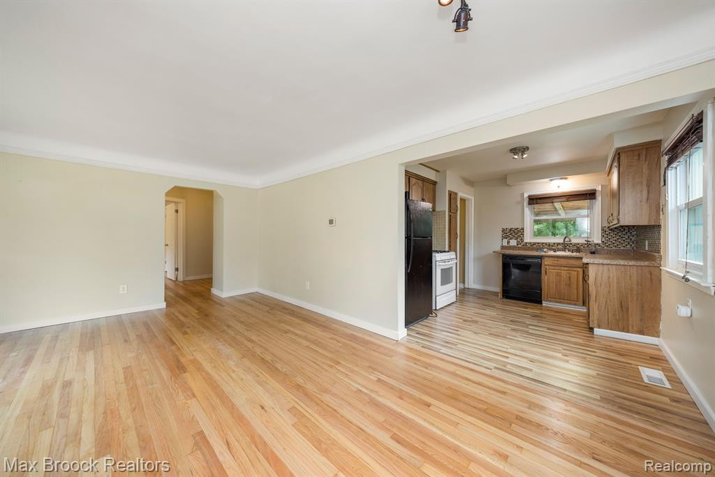 716 E LA SALLE Avenue, Royal Oak, MI 48073 — Photo 7