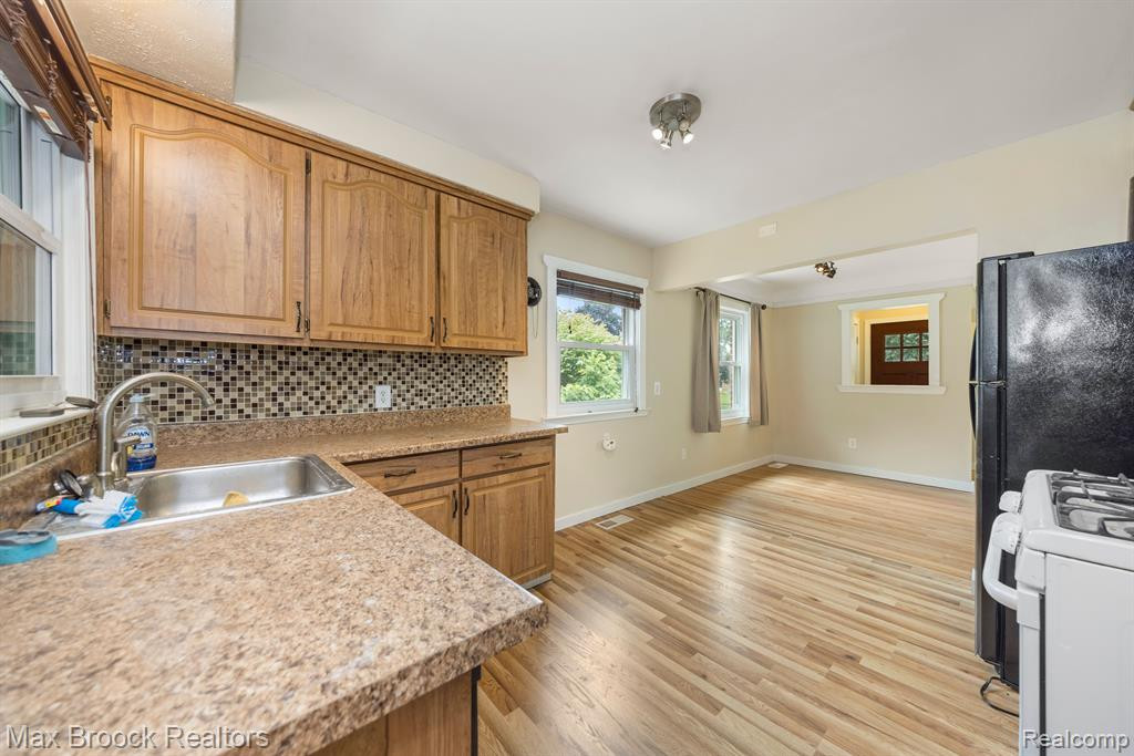 716 E LA SALLE Avenue, Royal Oak, MI 48073 — Photo 9
