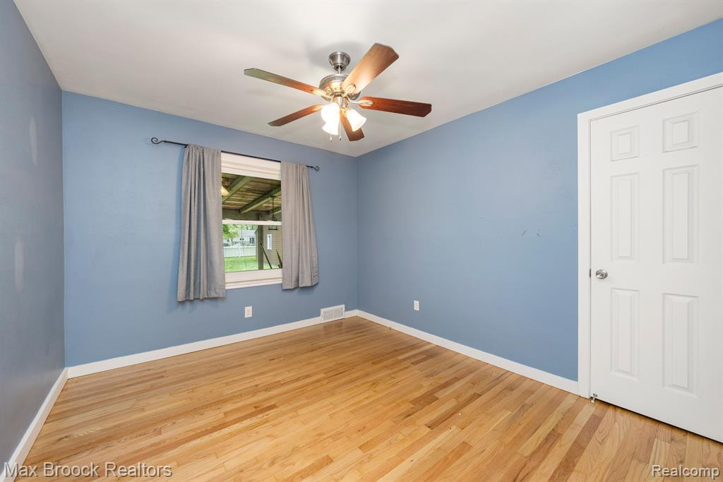 716 E LA SALLE Avenue, Royal Oak, MI 48073 — Photo 12