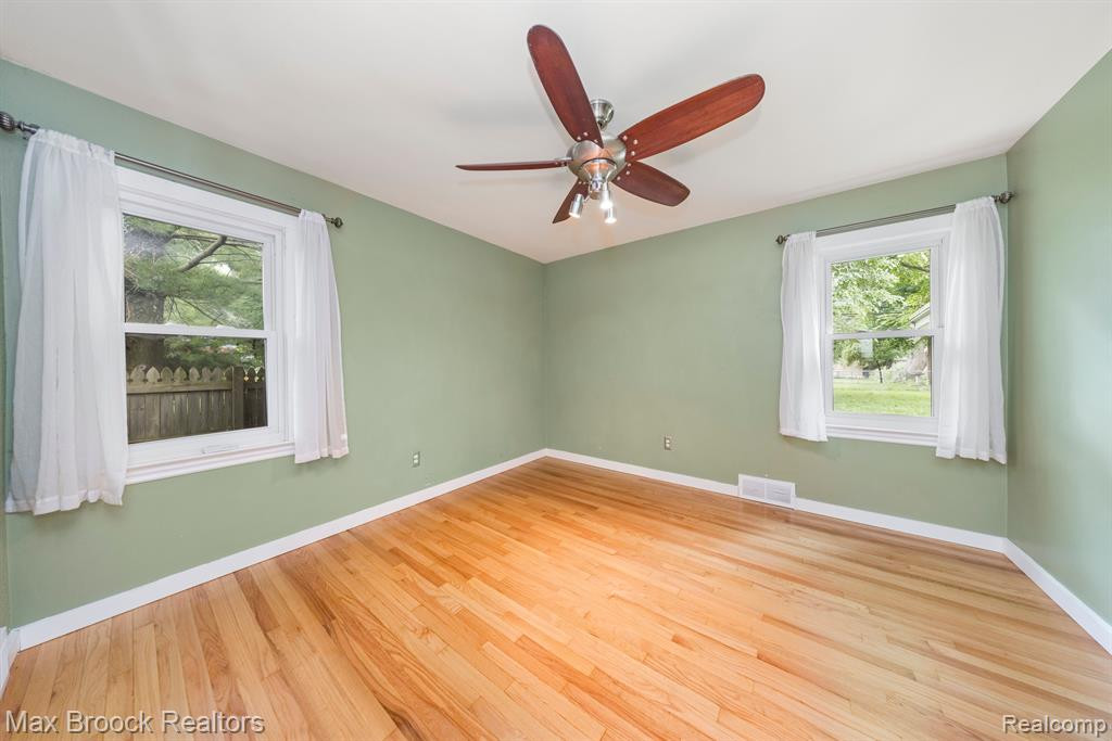 716 E LA SALLE Avenue, Royal Oak, MI 48073 — Photo 14