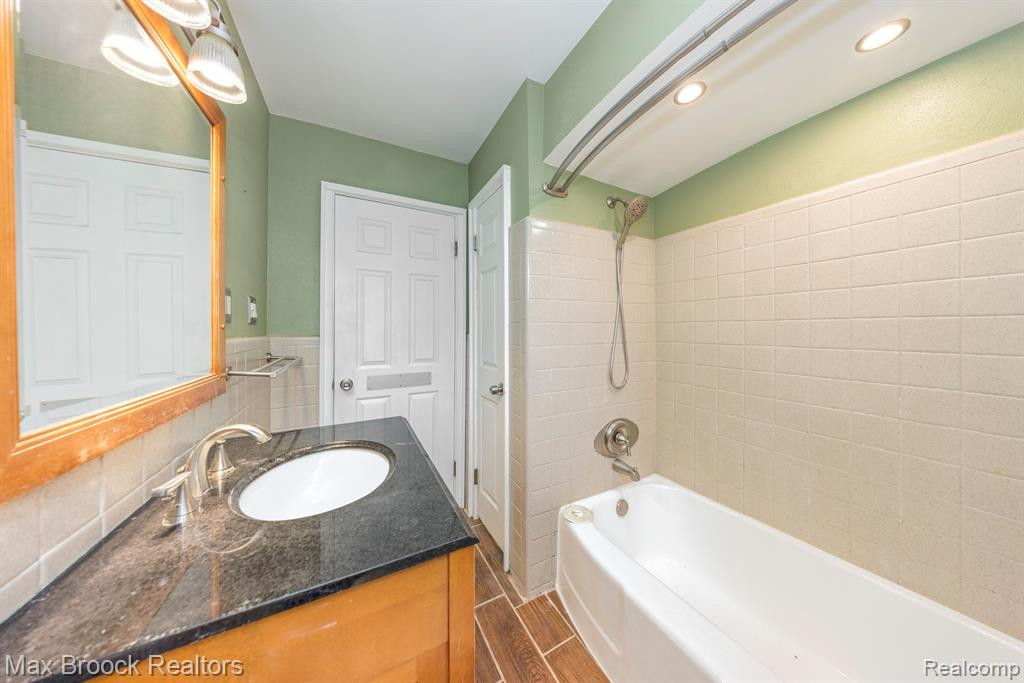 716 E LA SALLE Avenue, Royal Oak, MI 48073 — Photo 16