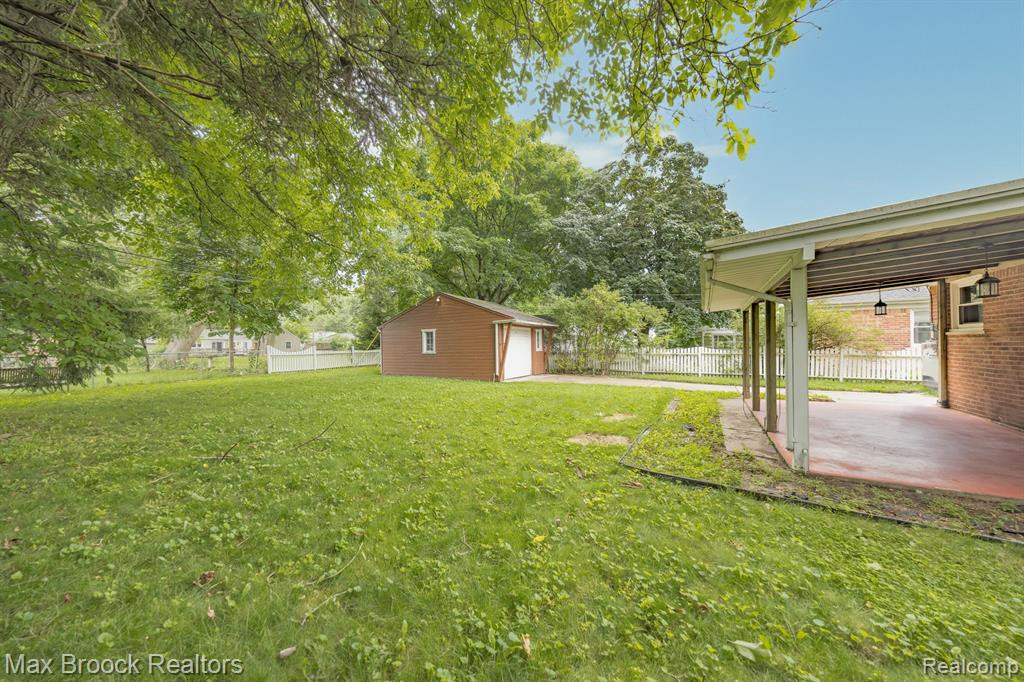 716 E LA SALLE Avenue, Royal Oak, MI 48073 — Photo 21