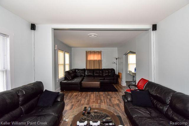 399 W HUDSON Avenue, Madison Heights, MI 48071 — Photo 8