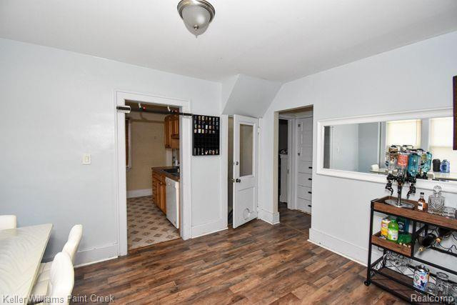 399 W HUDSON Avenue, Madison Heights, MI 48071 — Photo 11