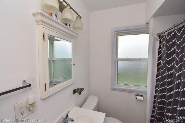 399 W HUDSON Avenue, Madison Heights, MI 48071 — Photo 18