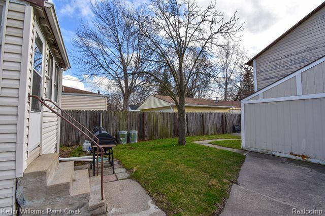 399 W HUDSON Avenue, Madison Heights, MI 48071 — Photo 38