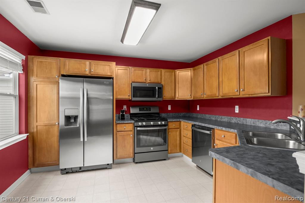 739 CREEKSTONE Lane, Chelsea, MI 48118 — Photo 4