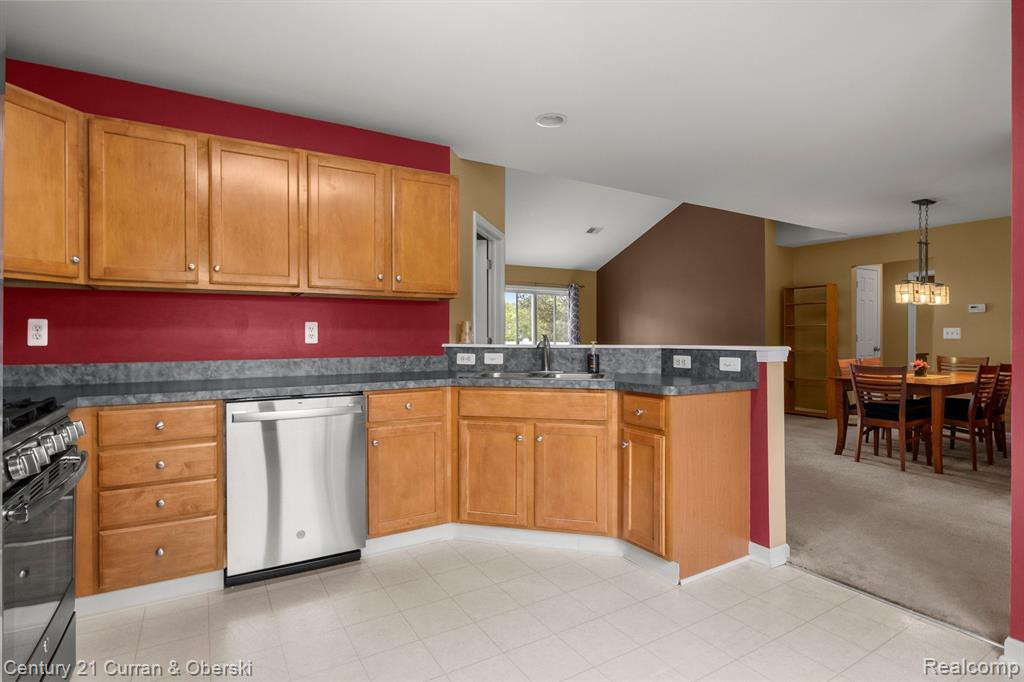 739 CREEKSTONE Lane, Chelsea, MI 48118 — Photo 5