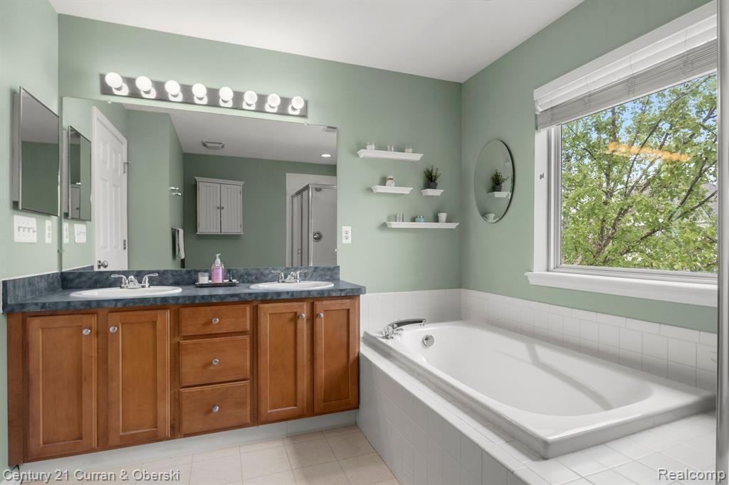 739 CREEKSTONE Lane, Chelsea, MI 48118 — Photo 13