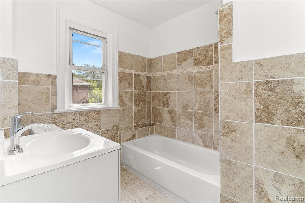 5581 DREXEL Street, Detroit, MI 48213 — Photo 17