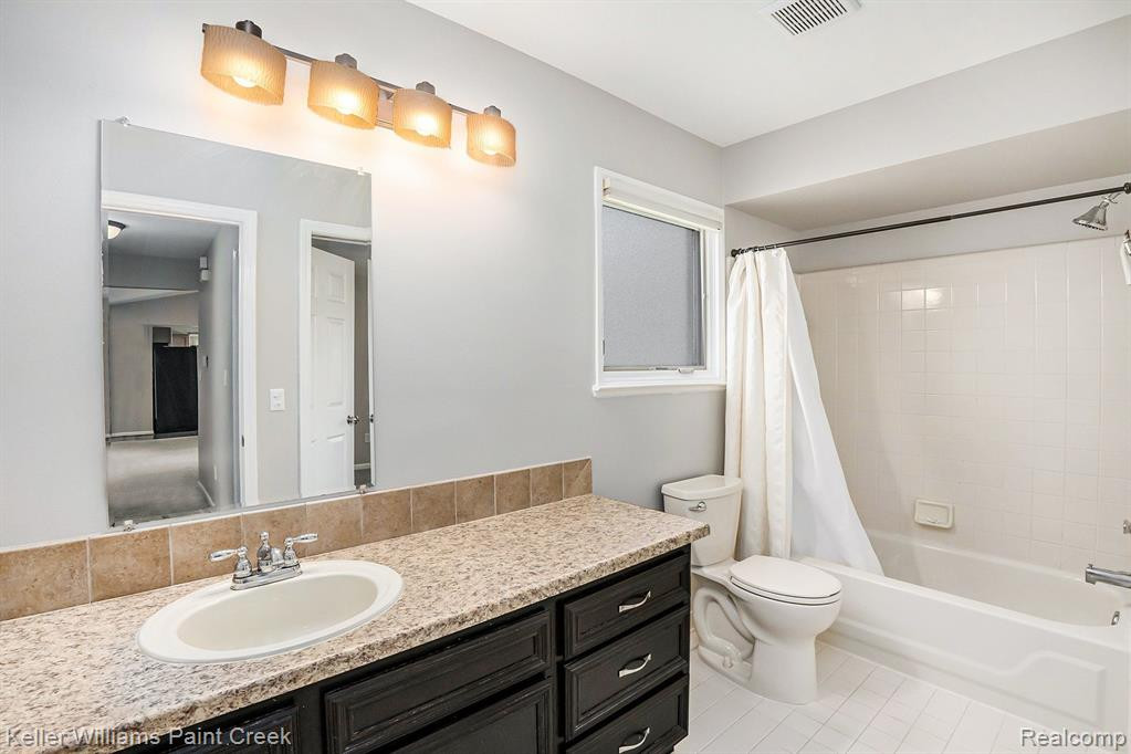 51682 N ADELE Circle, Chesterfield, MI 48047 — Photo 12