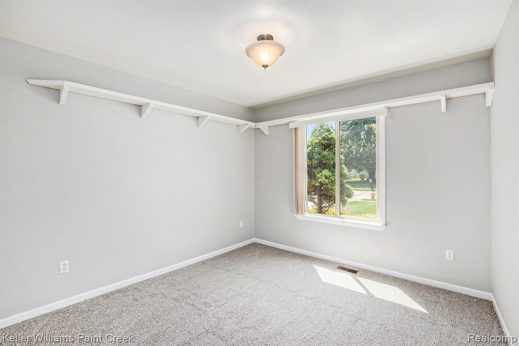 51682 N ADELE Circle, Chesterfield, MI 48047 — Photo 15