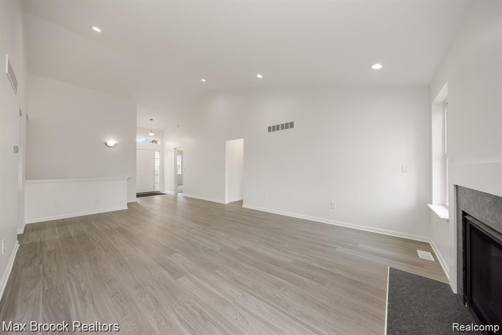 32152 AUGUSTA Drive, Romulus, MI 48174 — Photo 5