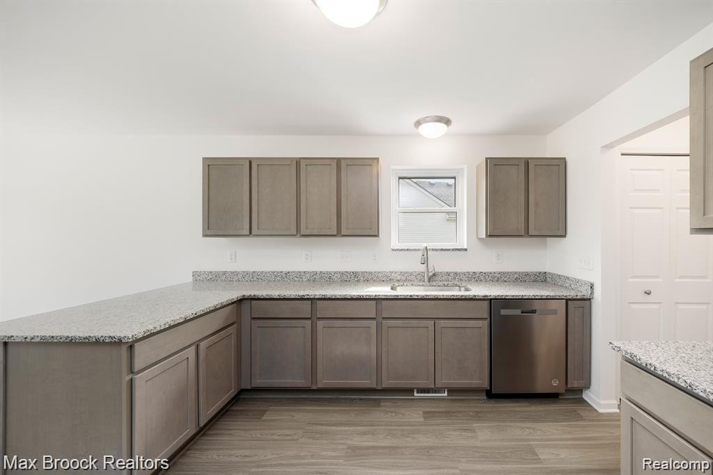 32152 AUGUSTA Drive, Romulus, MI 48174 — Photo 10