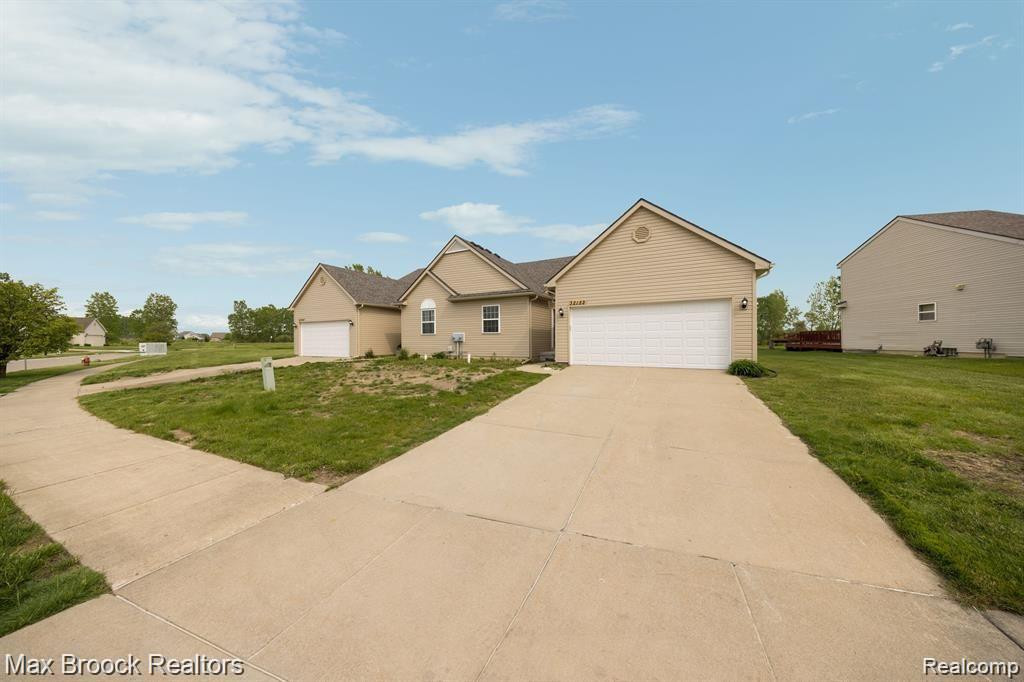 32152 AUGUSTA Drive, Romulus, MI 48174 — Photo 27