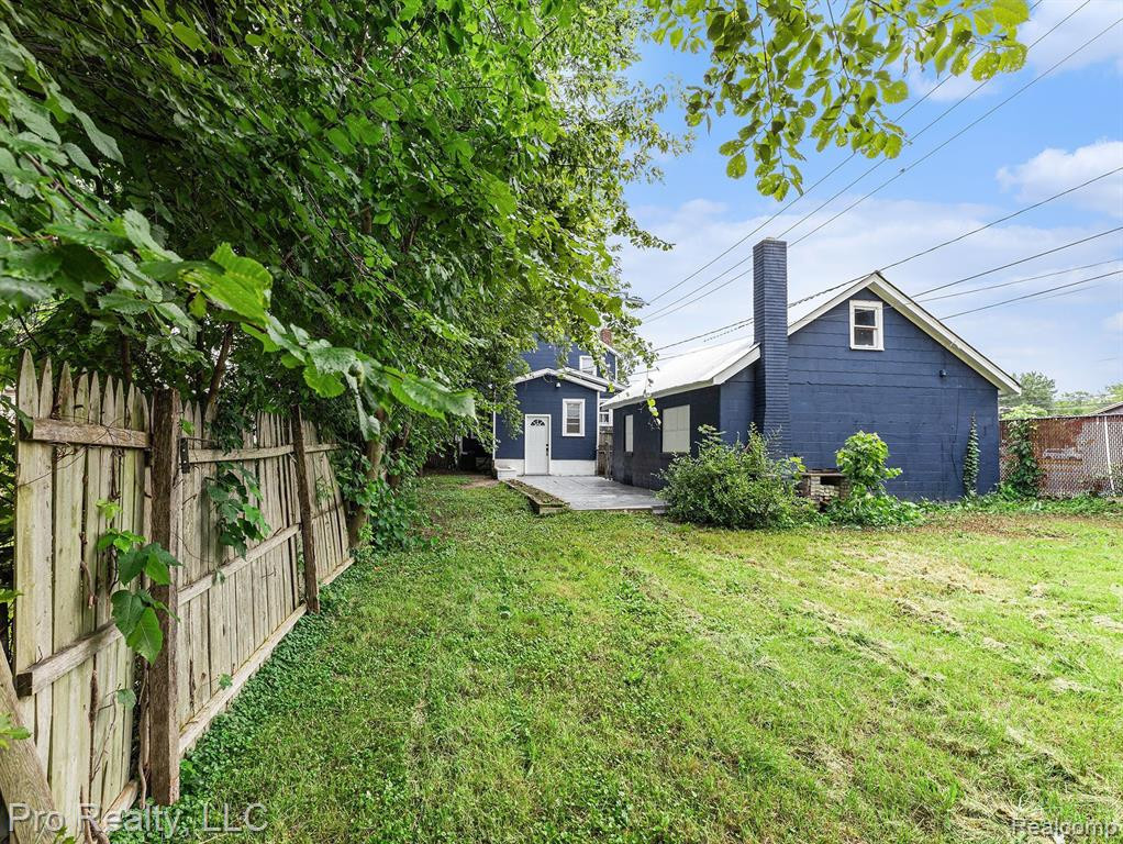 823 PARKWOOD Avenue, Ypsilanti, MI 48198 — Photo 8