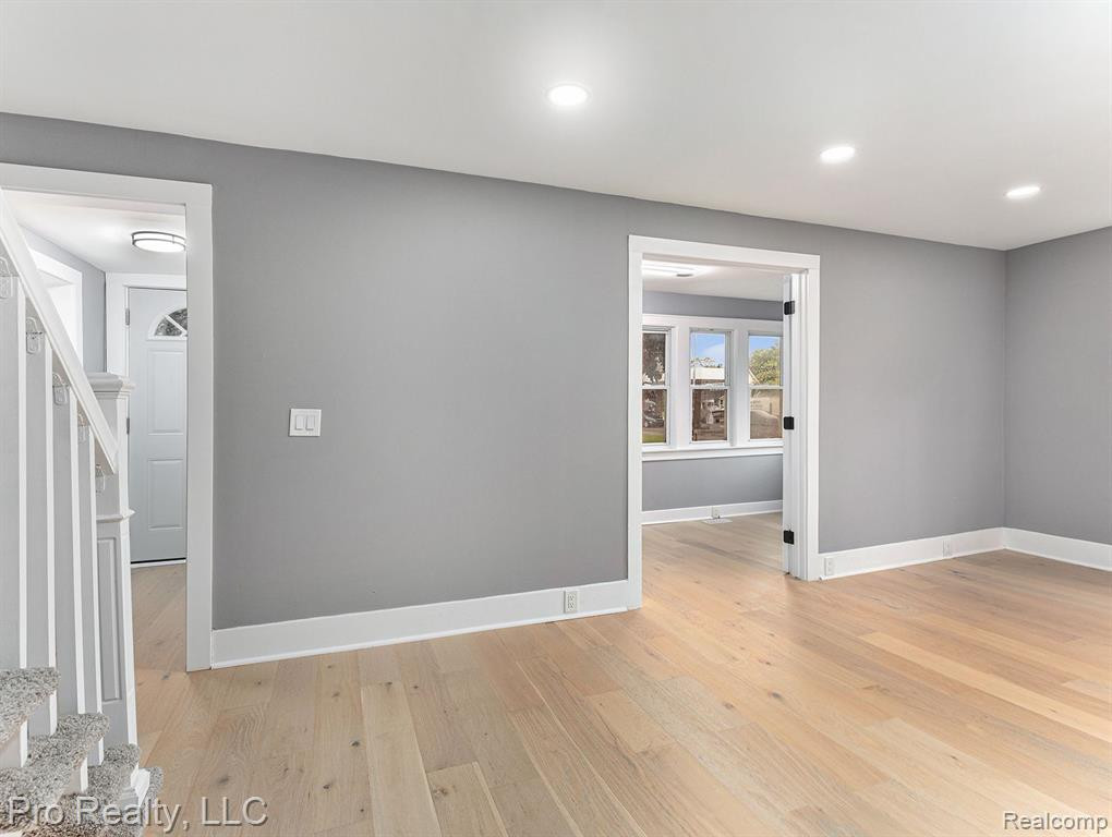 823 PARKWOOD Avenue, Ypsilanti, MI 48198 — Photo 12