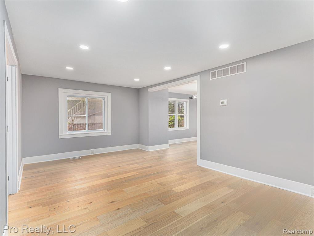 823 PARKWOOD Avenue, Ypsilanti, MI 48198 — Photo 14
