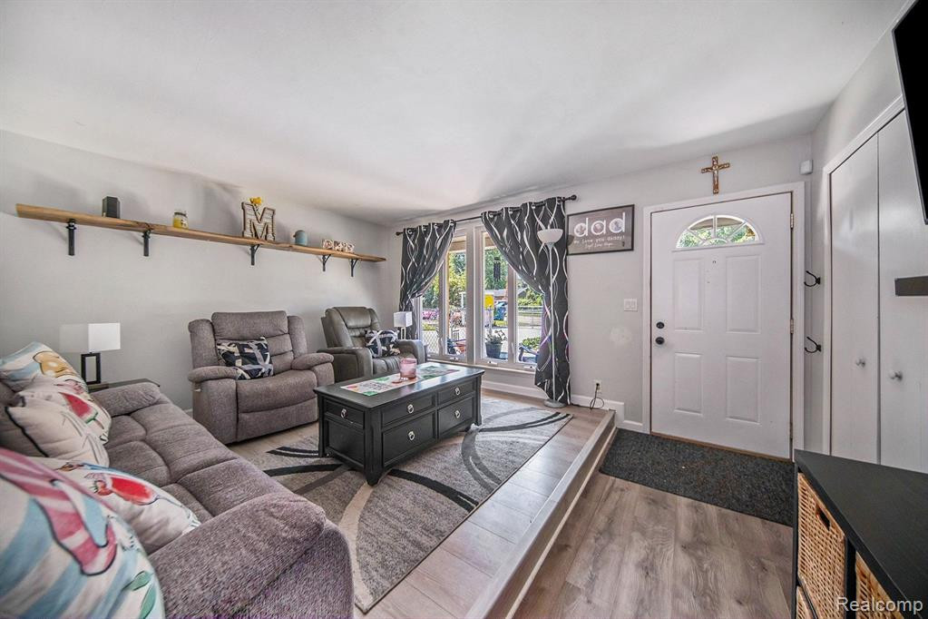 1820 STEPHENS Drive, Ypsilanti, MI 48198 — Photo 4