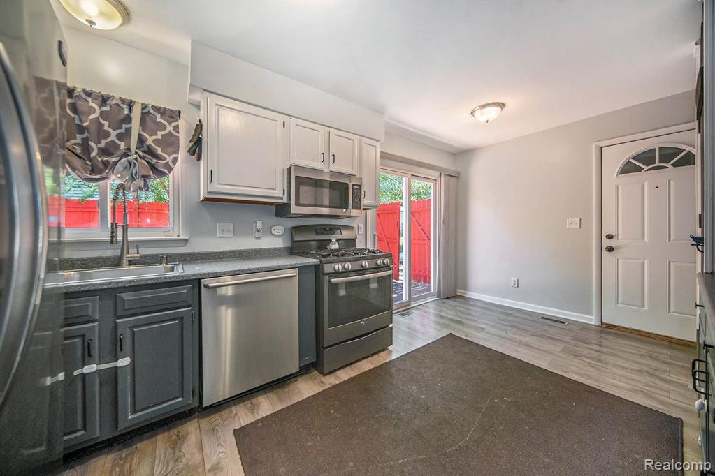 1820 STEPHENS Drive, Ypsilanti, MI 48198 — Photo 7