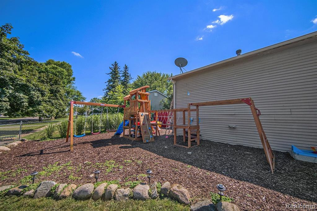 1820 STEPHENS Drive, Ypsilanti, MI 48198 — Photo 20
