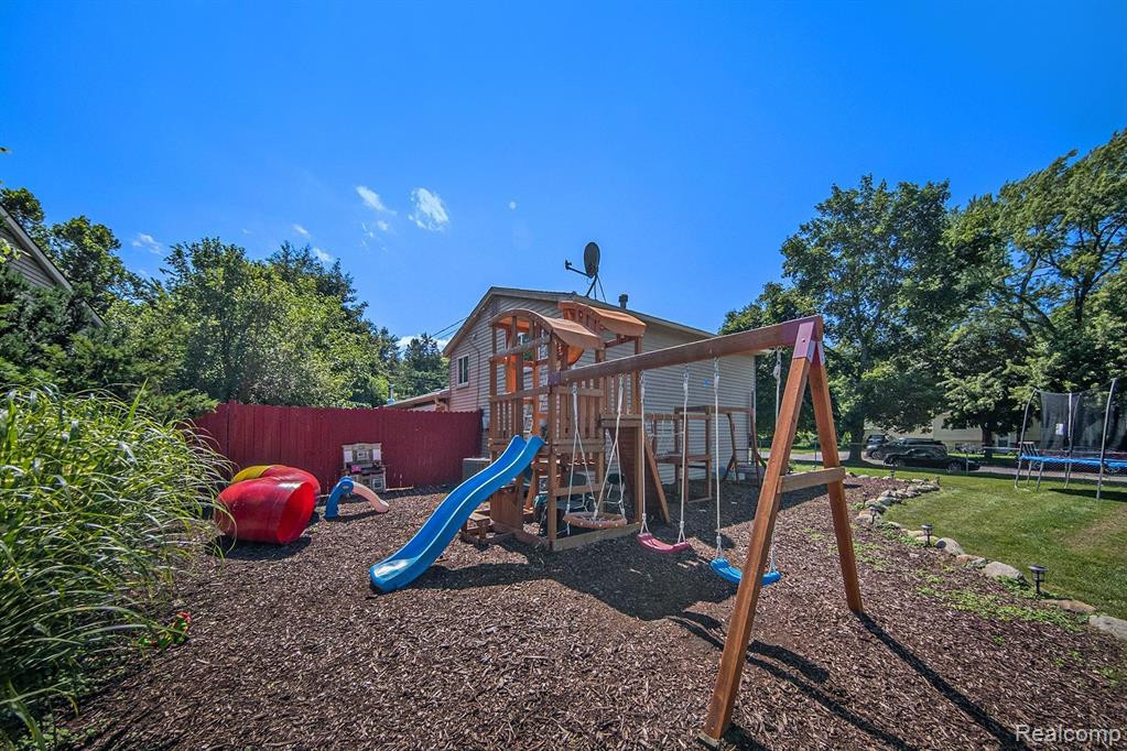 1820 STEPHENS Drive, Ypsilanti, MI 48198 — Photo 21