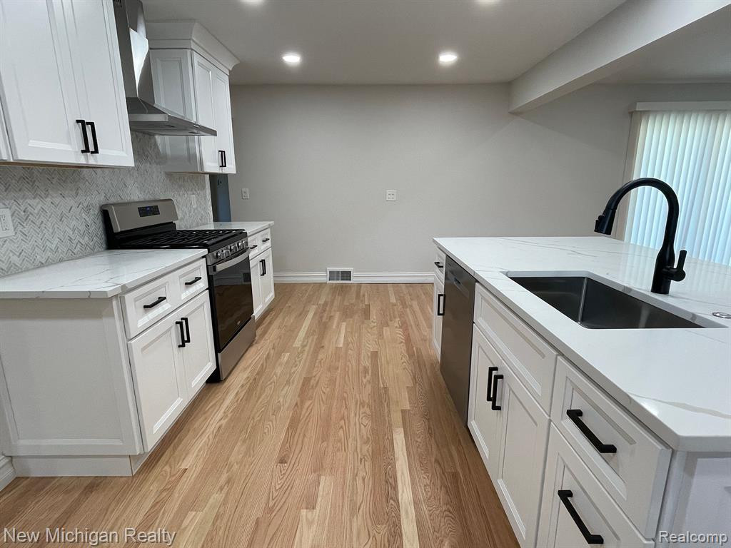 7679 PROVINCIAL Road, Canton, MI 48187 — Photo 9