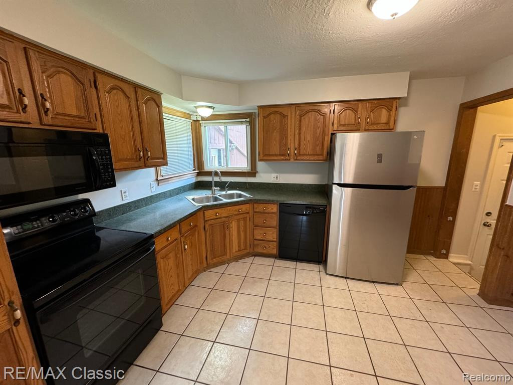 1007 MARION Drive, Holly, MI 48442 — front exterior